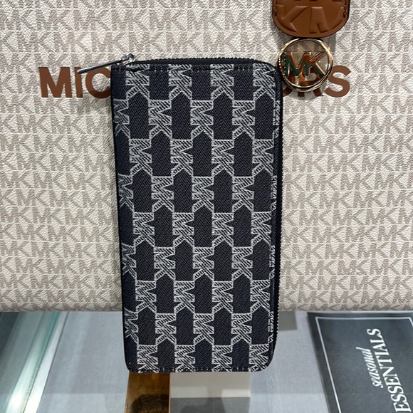Michael Kors Other - Michael Kors Men’s Women’s Cooper Tech Zip Around Wallet
Black Multi Unisex
NWT